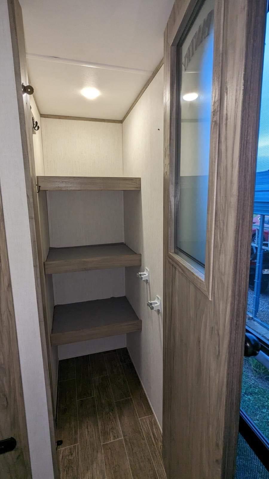 2022 Cherokee Alpha Wolf 22SW-L Travel Trailer