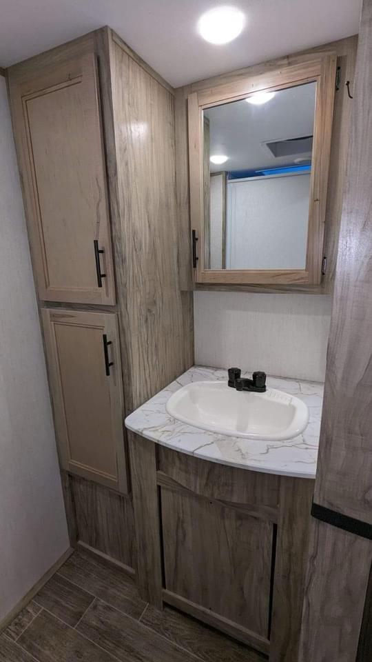 2022 Cherokee Alpha Wolf 22SW-L Travel Trailer