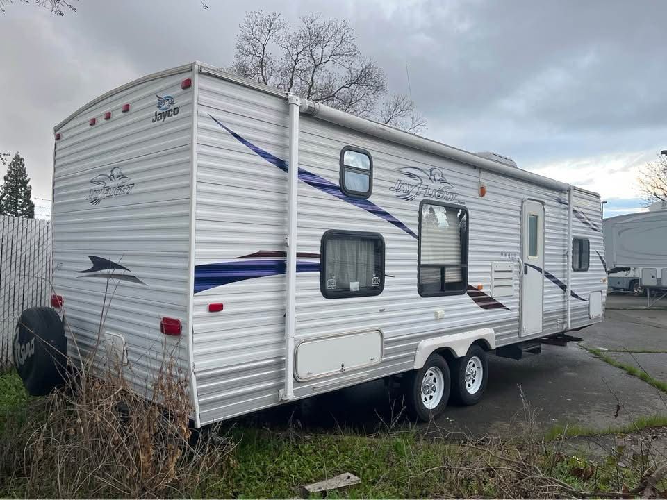 2017 Prowler Lynx – 32 ft Bunkhouse Travel Trailer