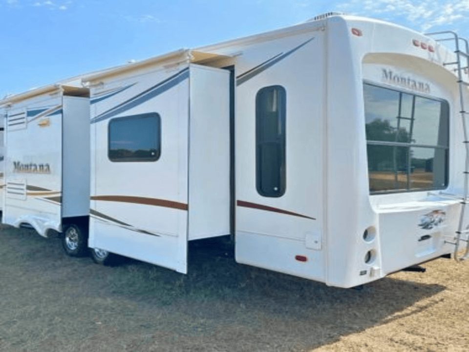 2012 Keystone Montana 3455-SA – 38 ft Fifth Wheel