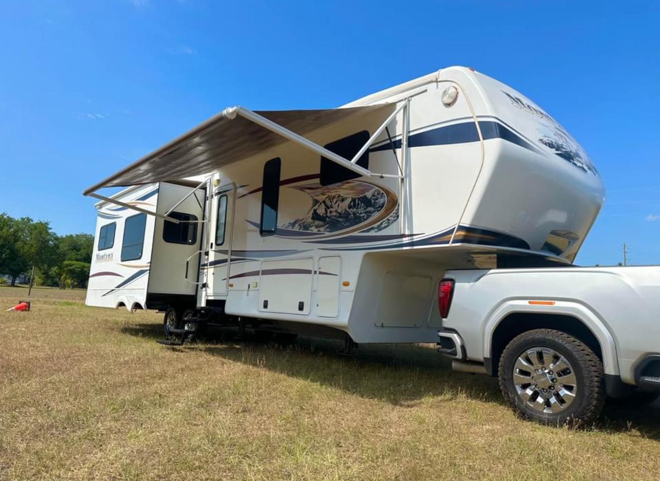 2012 Keystone Montana 3455-SA – 38 ft Fifth Wheel