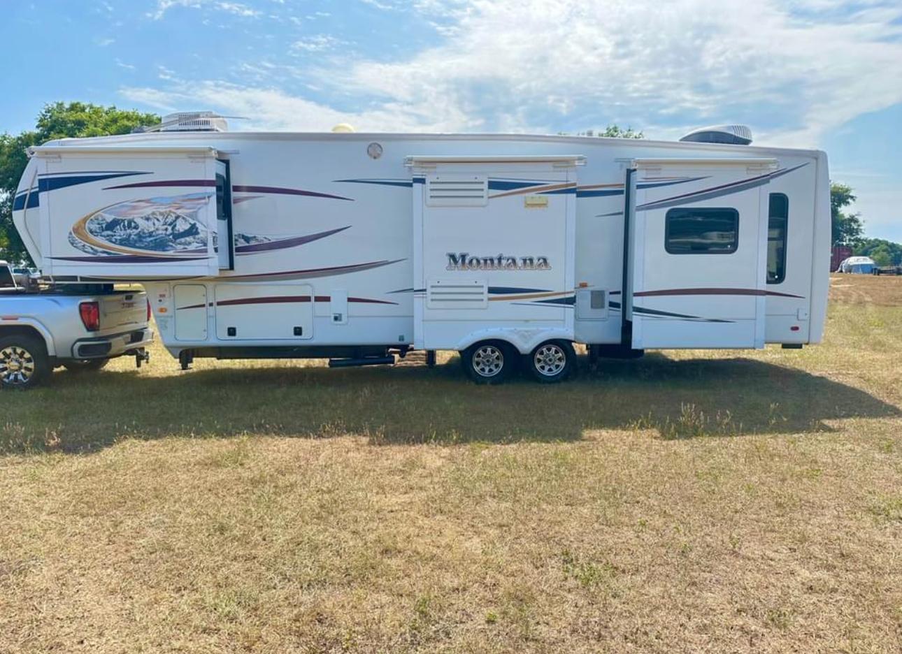 2012 Keystone Montana 3455-SA – 38 ft Fifth Wheel