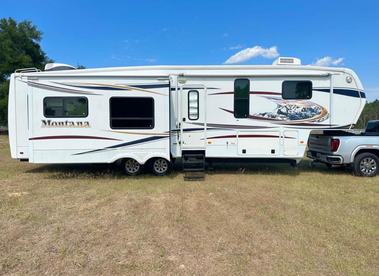 2012 Keystone Montana 3455-SA – 38 ft Fifth Wheel