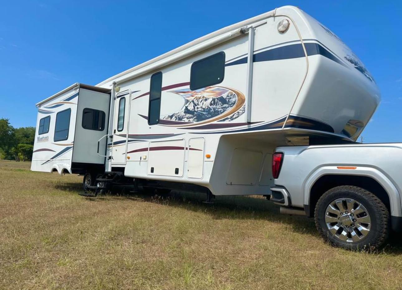 2012 Keystone Montana 3455-SA – 38 ft Fifth Wheel