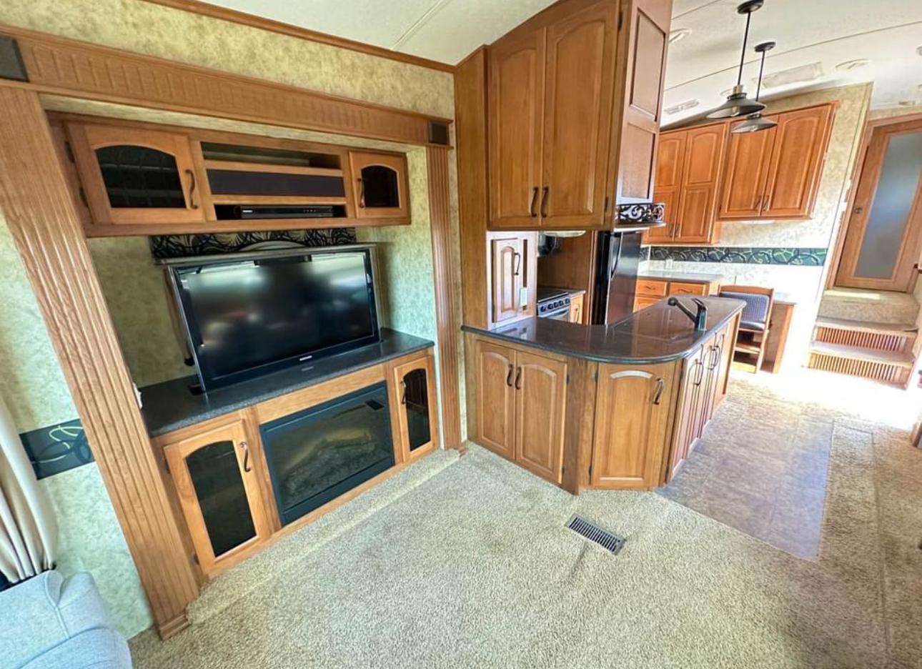 2012 Keystone Montana 3455-SA – 38 ft Fifth Wheel