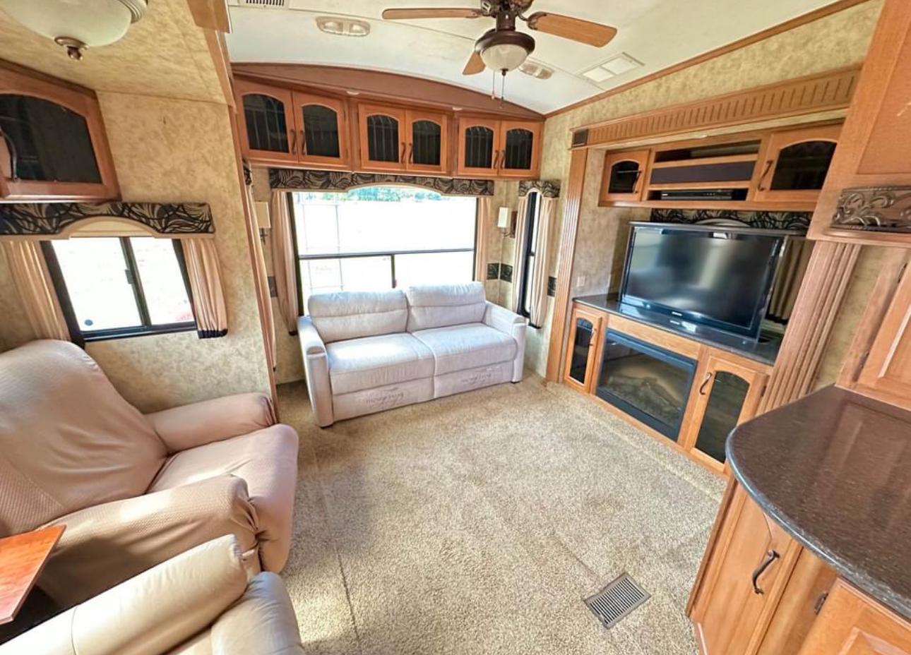 2012 Keystone Montana 3455-SA – 38 ft Fifth Wheel