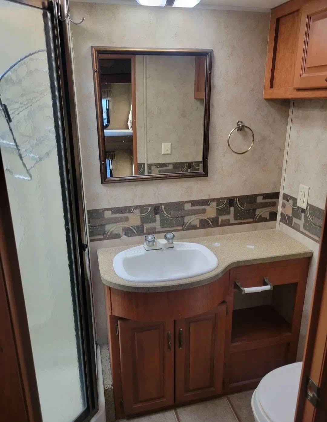 2008 Damon Daybreak by Thor – 35 ft Class A Motorhome