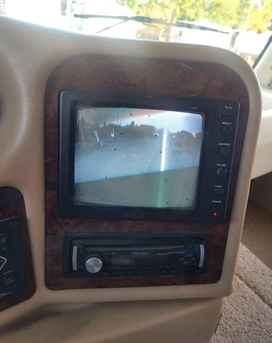 2008 Damon Daybreak by Thor – 35 ft Class A Motorhome