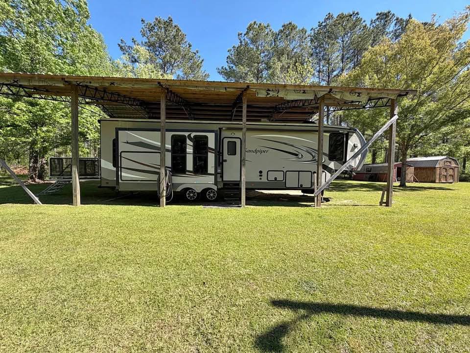 2015 Forest River Sandpiper Fifth Wheel