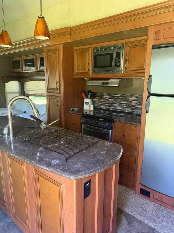 2015 Forest River Sandpiper Fifth Wheel