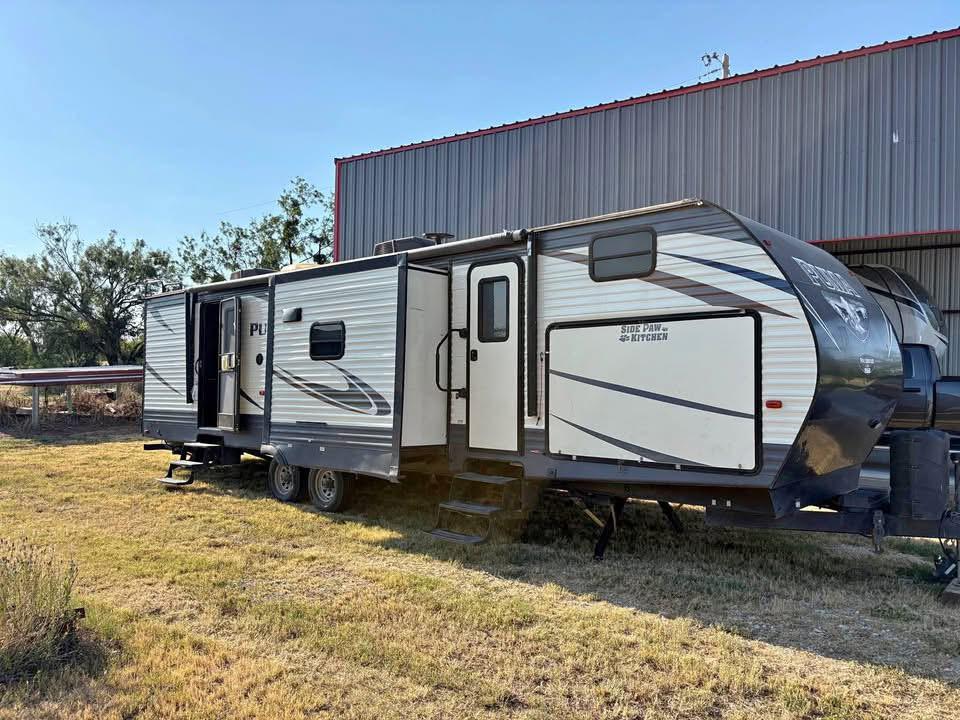 2018 Palomino Puma – 36 ft Bunkhouse Travel Trailer