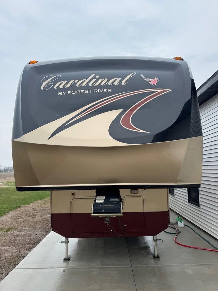 2010 Forest River Cardinal 3625 – 38 ft Fifth Wheel