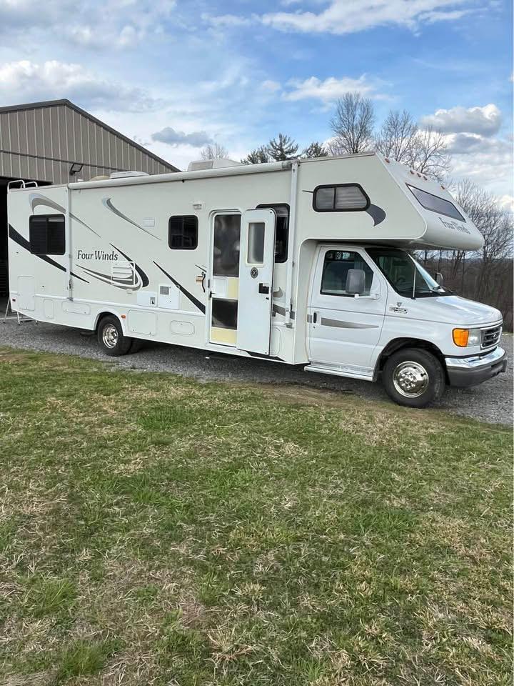 2005 Four Winds E450 – 30 ft Class C Motorhome