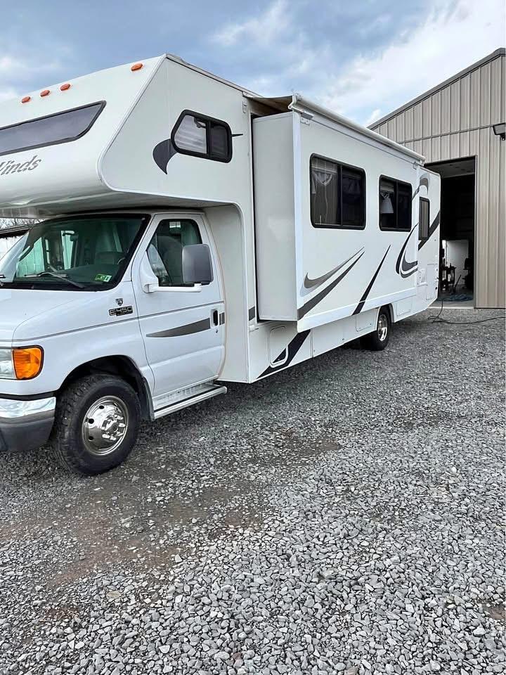 2005 Four Winds E450 – 30 ft Class C Motorhome