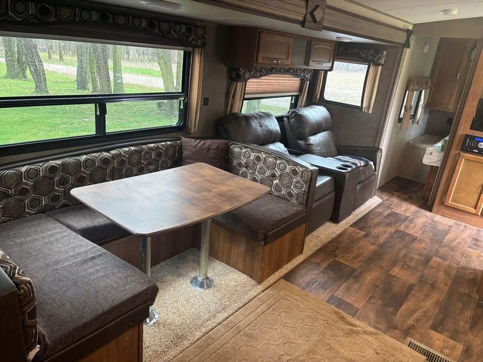 2016 Keystone Springdale 270LE – 30 ft Bunkhouse Travel Trailer