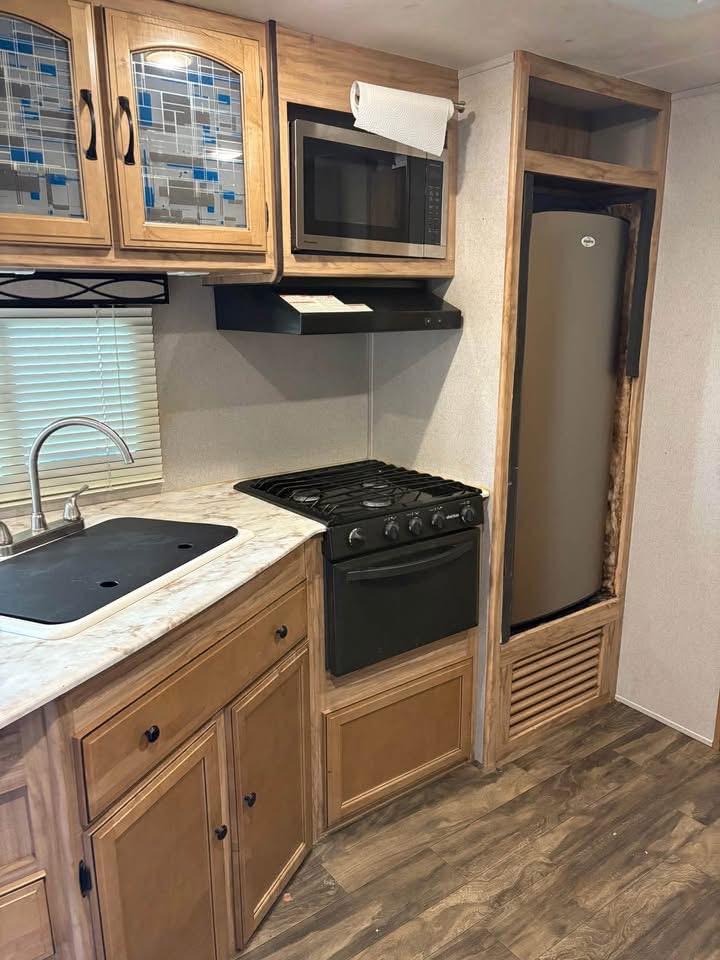 2018 Coachmen Freedom Express – 24 ft Travel Trailer