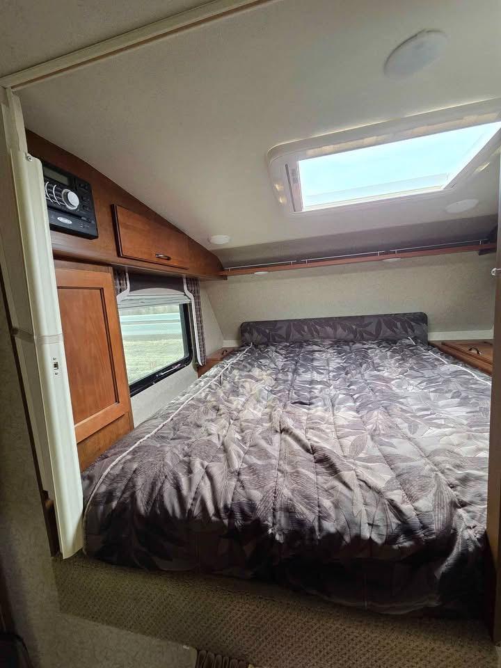 2016 Lance 1172 Truck Camper – Double Slide