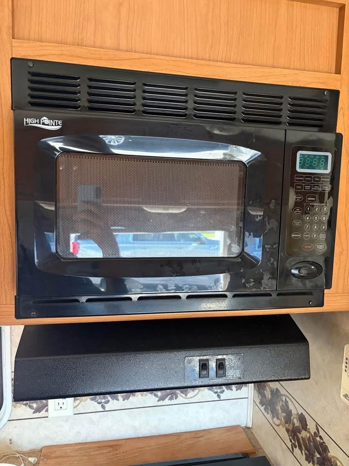 2007 Dutchmen Lightweight Travel Trailer – 24 ft