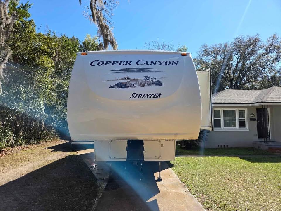 This Keystone Copper Canyon offers comfort, space, and value in a well-kept fifth wheel designed for enjoyable travel or full-time living.