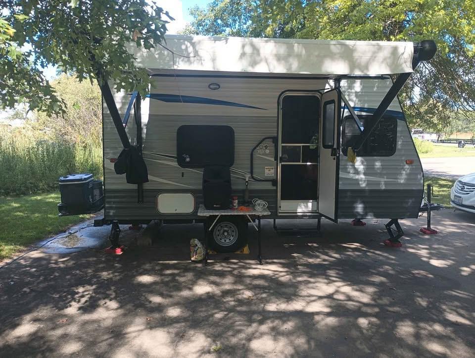 2018 Gulf Stream Conquest RB16 – Lightweight Travel Trailer