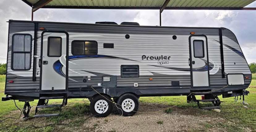 2016 Heartland Prowler Lynx 255 – 31 ft Travel Trailer