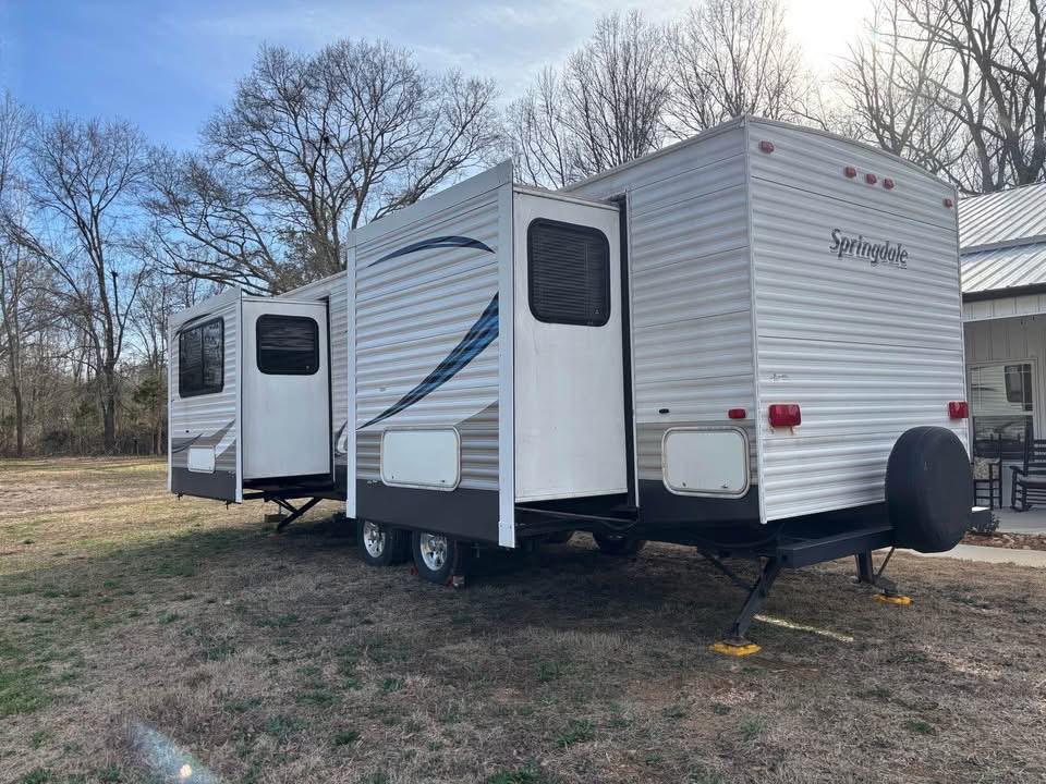 2012 Springdale 32 ft Travel Trailer