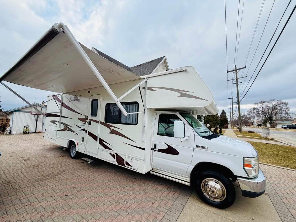 2009 Forest River Sunseeker – 31 ft Class C Motorhome