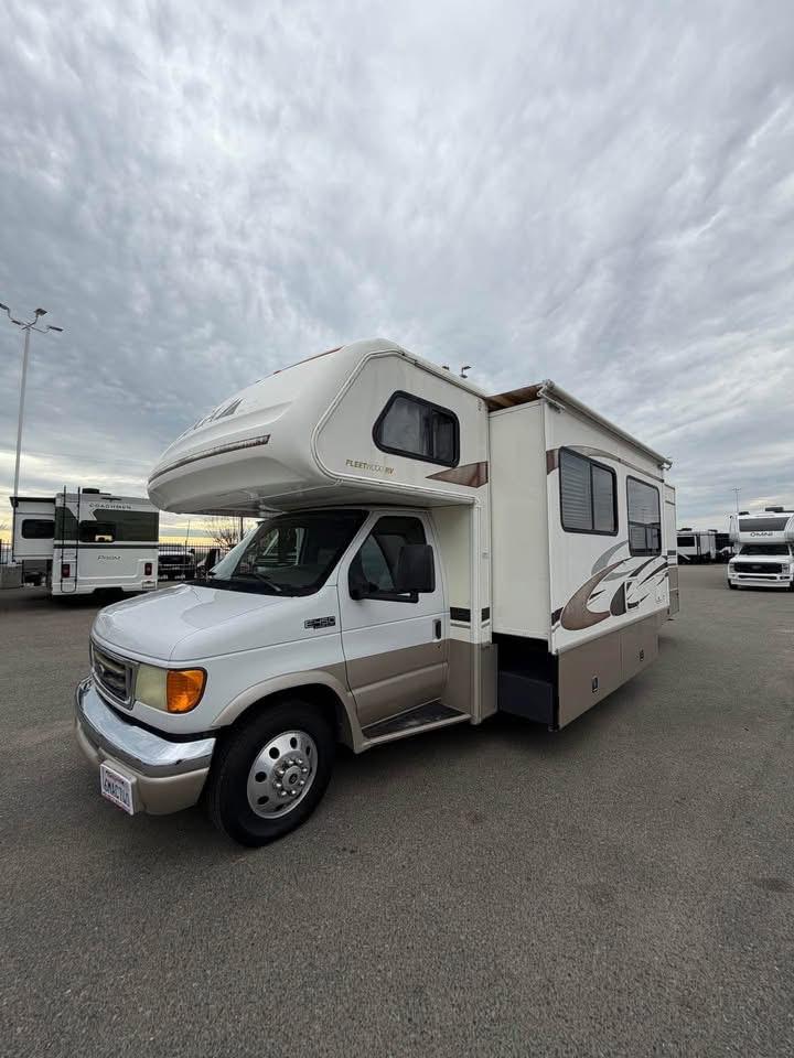 2004 Fleetwood Tioga 31W – Class C Motorhome