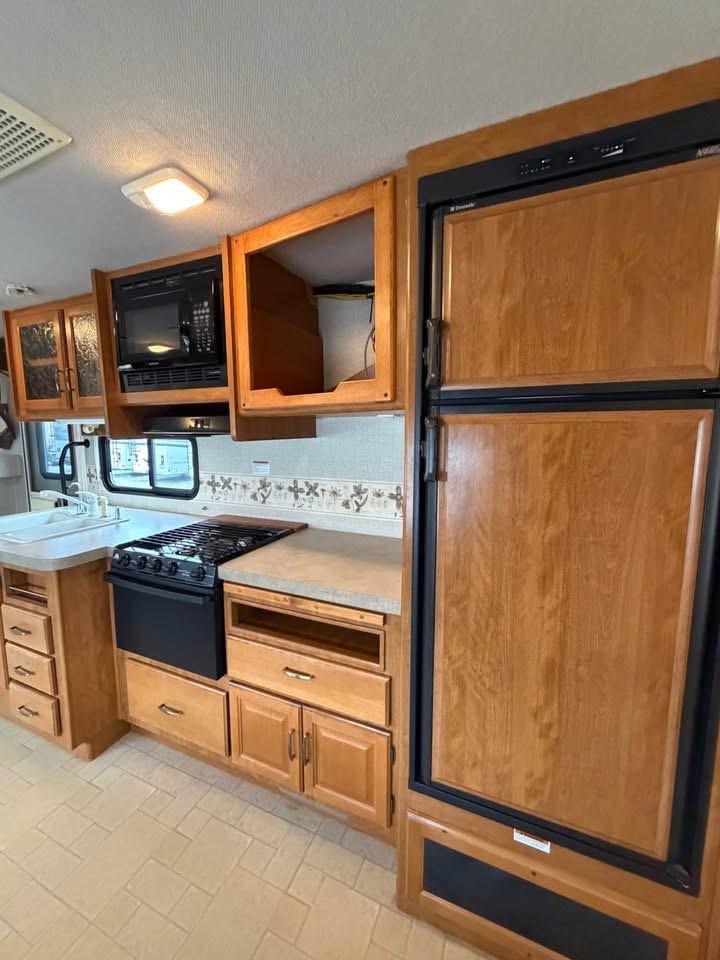 2004 Fleetwood Tioga 31W – Class C Motorhome