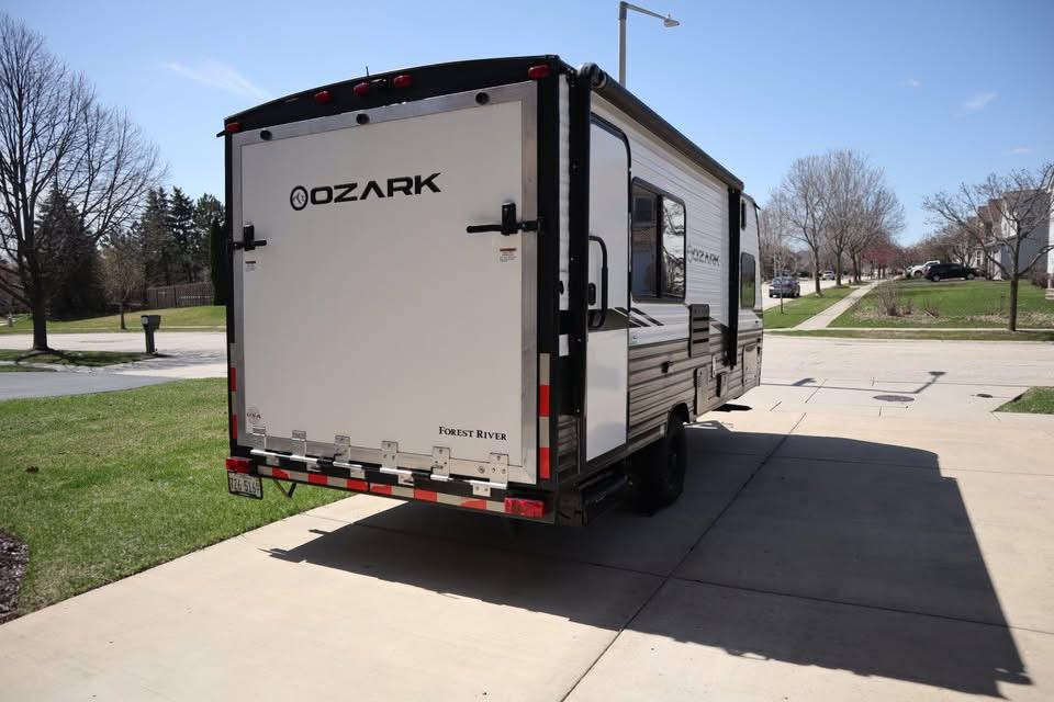 2021 Ozark 1700TH Toy Hauler – 22 ft