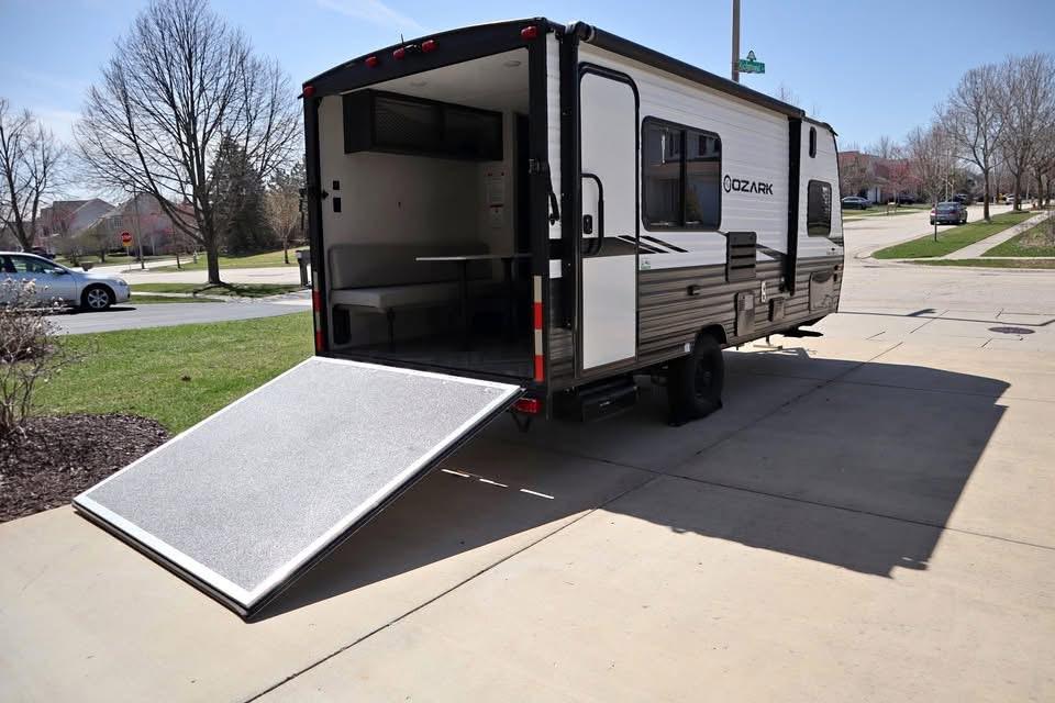 2021 Ozark 1700TH Toy Hauler – 22 ft