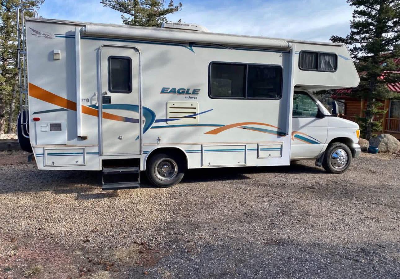 2000 Jayco Eagle – 23 ft Class C Motorhome