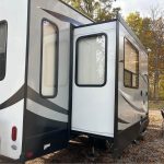 2017 Cherokee Arctic Wolf 285DL4 – 5th Wheel Camper
