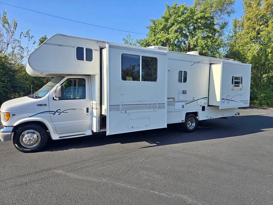 2001 Shasta Cheyenne – 27 ft Class C Motorhome