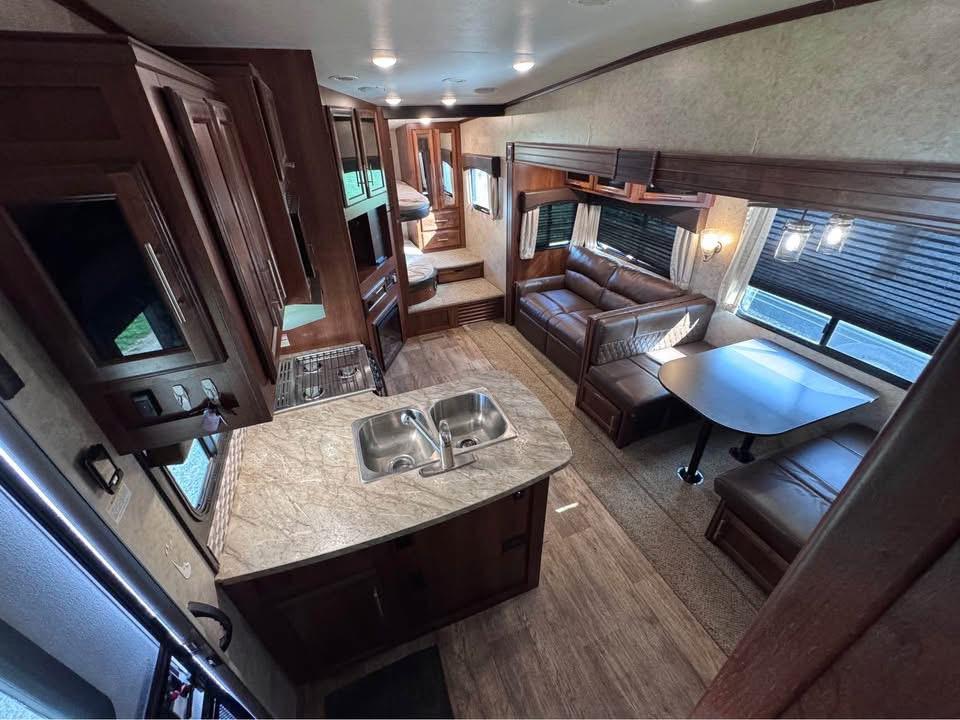 2018 Jayco 29.5BHDS – 5th Wheel Bunkhouse Camper