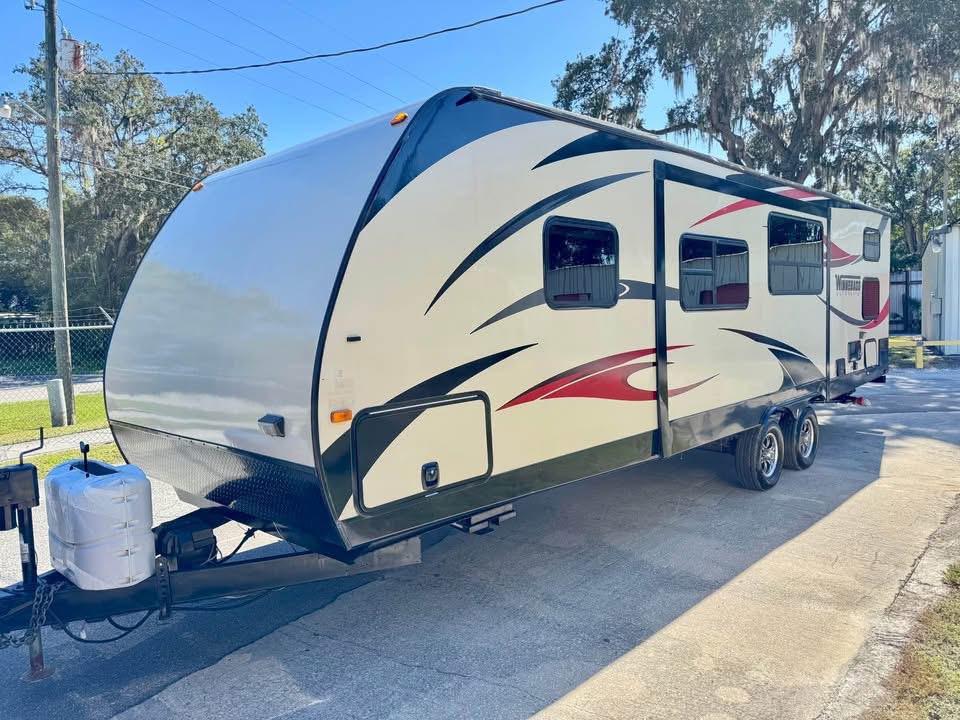 2016 Winnebago Ultralite 28DDBH – Travel Trailer